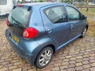Toyota Aygo 5 deurs  850 euro minimum prijs picture 3