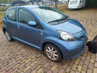 skadebil auto Toyota Aygo 5 deurs  850 euro minimum prijs 2009/1