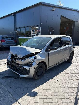 damaged passenger cars Volkswagen Up! beats uitvoering 2019/8