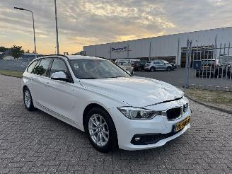 Voiture accidenté BMW 3-serie 320 D Aut. 2017/8