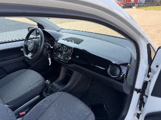 Volkswagen Up! 1.0 44kw AIRCO picture 21