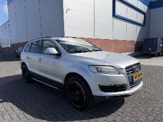 krockskadad bil auto Audi Q7 4.2 V8 quattro 5+2 2008/3