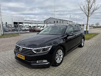 Schadeauto Volkswagen Passat 1.6 TDI 88Kw DSG Clima - Navi 2017/9