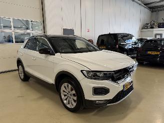 Vaurioauto  passenger cars Volkswagen T-Roc 1.5 TSI  AUTOMAAT 2018/6