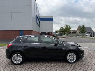 uszkodzony samochody osobowe Opel Astra 1.4 Edition 74Kw AIRCO 2013/6