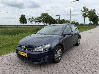 krockskadad bil auto Volkswagen Golf 1.0 TSi 85Kw Clima - Navi 2017/1