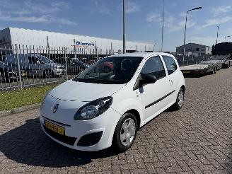 krockskadad bil auto Renault Twingo 1.2 43kw Acces 2010/11