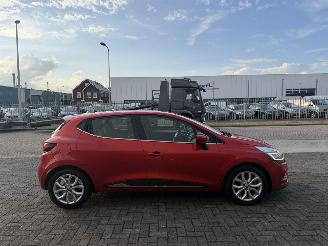 Vaurioauto  passenger cars Renault Clio 0.9 TCe Intens NAVI 2017/1
