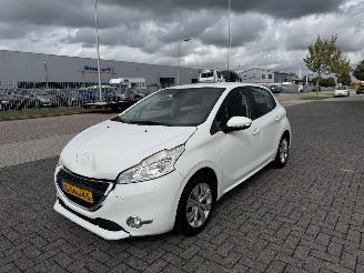 škoda osobní automobily Peugeot 208 1.2 VTI 60Kw AIRCO NAVI 2014/3