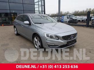 Sloopauto Volvo V-60 V60 I (FW/GW), Combi, 2010 / 2018 2.4 D6 20V Plug-in Hybrid AWD 2013/12