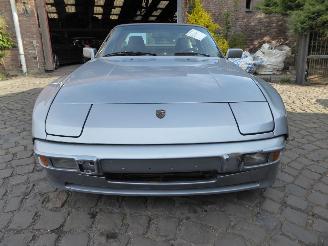 Porsche 944  picture 2
