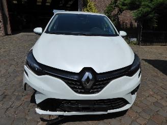 Renault Clio Business Edition E Tech Hybrid picture 2