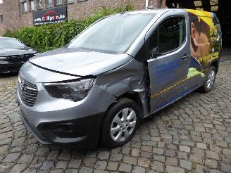 krockskadad bil auto Opel Combo Cargo Edition 2022/11