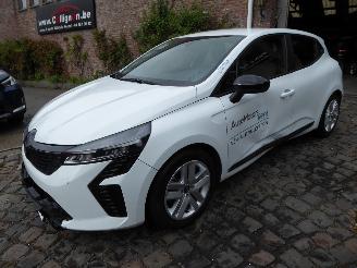 uszkodzony samochody osobowe Renault Clio Evolution Hybrid automatic 2024/7