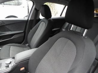 BMW 1-serie 116 d Advantage picture 13
