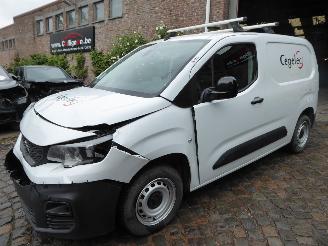 krockskadad bil auto Peugeot Partner Premium L1 2022/9