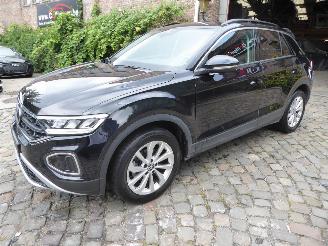 Schadeauto Volkswagen T-Roc Life 2024/2