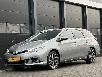 Vaurioauto  passenger cars Toyota Auris 1.6D Xenon Clima EURO-6 2016/5