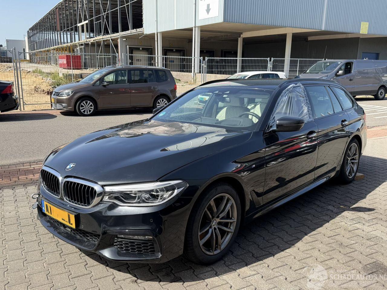 BMW 5-serie 530i M-Pakket Head-Up Leer
