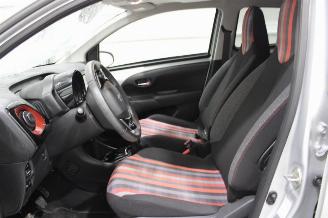 Peugeot 108  picture 10