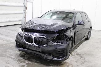 damaged passenger cars BMW 1-serie 116 2022/10