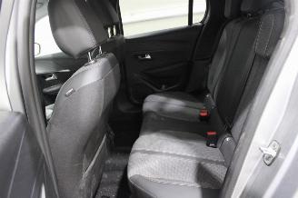 Peugeot 208  picture 11