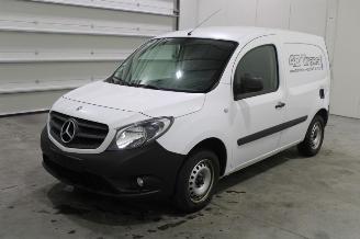 krockskadad bil auto Mercedes Citan  2020/2