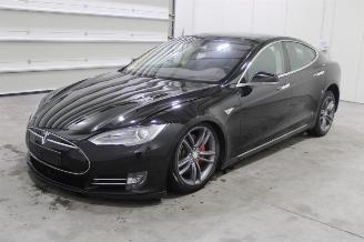 Unfallwagen Tesla Model S  2014/12