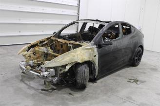 Démontage voiture Tesla Model Y  