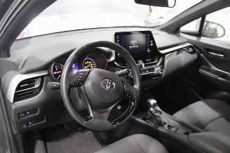 Toyota C-HR  picture 10