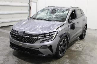 krockskadad bil auto Renault Austral  2025/2