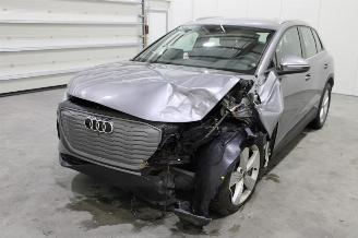 krockskadad bil auto Audi Q4 e-tron 2025/1