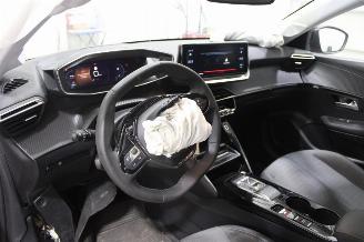 Peugeot 208  picture 10