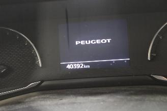 Peugeot 208  picture 12