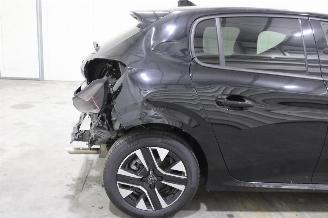 Peugeot 208  picture 6