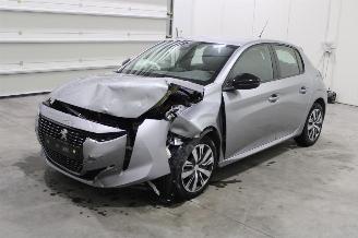 Vaurioauto  passenger cars Peugeot 208  2023/7