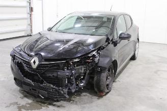 Damaged car Renault Clio  2021/8