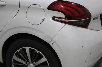 Peugeot 208  picture 25