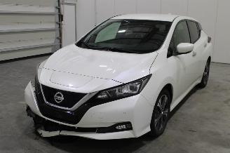 Damaged car Nissan Leaf  2022/3