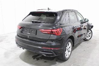 Audi Q3  picture 3