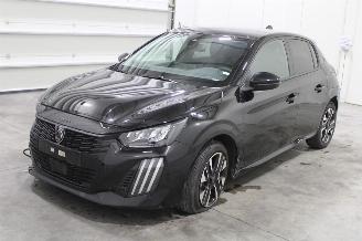 damaged passenger cars Peugeot 208  2025/3