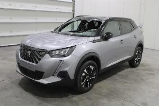 damaged passenger cars Peugeot 2008  2023/2