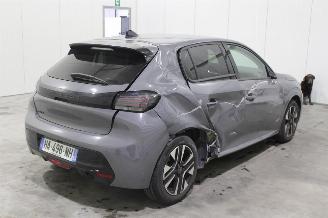Peugeot 208  picture 3