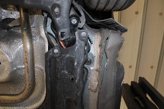 Peugeot 208  picture 18