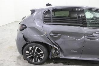 Peugeot 208  picture 7