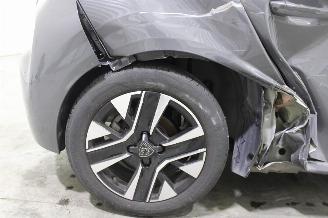 Peugeot 208  picture 8