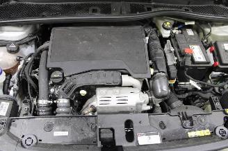 Peugeot 208  picture 16