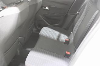 Peugeot 208  picture 12