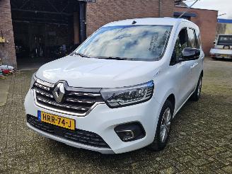 damaged passenger cars Renault Kangoo 1300 tce Luxe  5persoons 27000km rijdend incl btw NL kenteken 2021/1