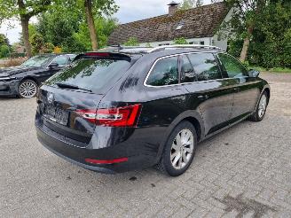 Skoda Superb 1.6 TDI DSG Aut. Leder Navi Stoeverver. picture 5